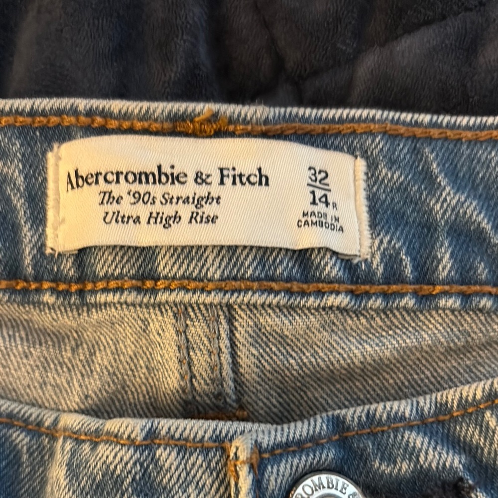 Abercrombie & Fitch '90s Straight Ultra High Rise Jeans 14r 32